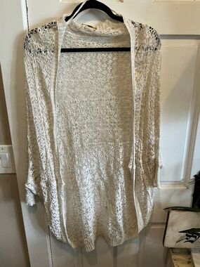 Finesse lightweight cardigan with tapered sleeves!  One size fits most